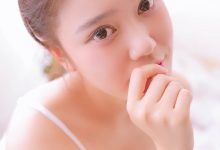 极品美女学生妹吊带美乳性感写真-爱图屋