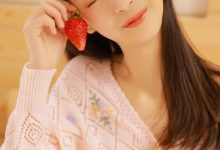 草莓美女长腿诱惑私房图片-爱图屋