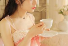蕾丝美女性感诱人美女模特写真-爱图屋