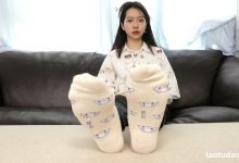 [Sexy Asian Girls Feet] No.032-初恋般记忆的小女生YIYI近距离秀脚 [239P-457M]-爱图屋