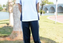 月下摄影 NO.004 秀秀~浅发校服 其实我喜欢酷酷的，今天第一期被安排了校服！[130P+1V／9.94GB]-爱图屋