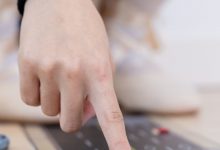 物恋传媒 No.2565 泡泡-平底鞋、薄白丝大腿袜、体操服 [158P1V-3.59GB]-爱图屋