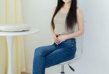 物恋传媒 NO.2303 闪闪-帆布鞋、短黑丝（脚尖加固款）、自然穿着白棉袜、裸足[168P-1V-6.75G]-爱图屋