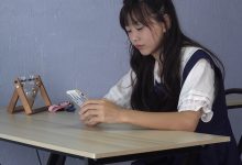 南国足艺 NO.022-静儿打扮的非常漂亮，脱掉公主鞋棉袜放松美脚[1V-2.47G]-爱图屋