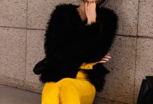 足愉心 NO.010 星朵（搭配：黑色毛衫、黄色连衣裙、绒毛拖鞋、白色棉袜、裸足）[110P+2V／13.6GB]-爱图屋