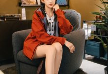 足愉心 NO.015 可乐（搭配：红色夹克、白T、短裙、马丁靴、肉丝色袜、白棉袜）[120P+2V／12.8GB]-爱图屋