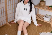 足愉心 NO.022 可乐（搭配：白色卫衣、黑色打底裤、运动鞋、肉丝色袜、白色长筒棉袜）[110P+2V／13.5GB]-爱图屋