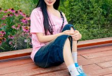 足愉心 NO.050 阿月（搭配：粉色T恤、牛仔短裤、白棉袜、德训鞋、裸足）[110P+2V／10.7GB]-爱图屋