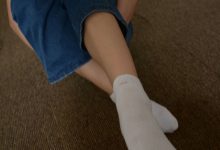 [战前女神] 恋足美腿棉袜女神级摄影套图 024 [220P-359MB]-爱图屋