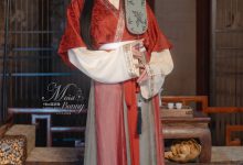 咬一口兔娘(Yiko湿润兔) –  快马加鞭·金莲迎春[96P+2V-2.09G]-爱图屋