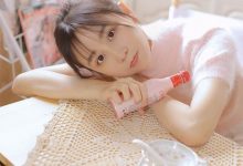 甜美可爱美少女居家写真图片-爱图屋