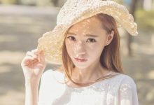 清纯少女夏日清凉街头唯美写真图片-爱图屋