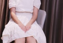 初夏女神 NO.022 依依 白色M码秋季连衣裙搭高跟鞋[137P+1V／4.17GB]-爱图屋