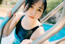 夏日泳池美女性感泳衣长腿撩人写真-爱图屋