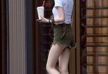 都市丽人听歌的长腿牛仔热裤美女【30P-125MB】-爱图屋
