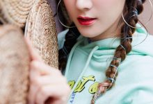 迪丽热巴俏皮写真女手机壁纸-爱图屋