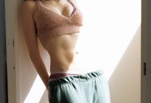 雪平莉左写真集「昼下がりのホテルで」-爱图屋