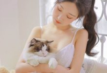 睡衣美女吊带事业线性感撩人写真-爱图屋