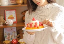 毛衣美女温婉迷人居家写真图片-爱图屋