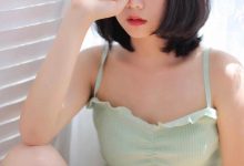 短发美女模特长腿撩人性感写真-爱图屋
