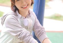 青春活力美女户外养眼写真图片-爱图屋