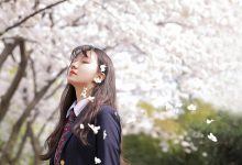 制服美女清纯迷人户外写真图片-爱图屋