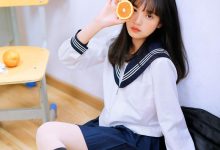 水手服美女清纯养眼教室写真图片-爱图屋