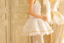 丸子头美女吊带白丝美腿写真-爱图屋