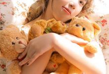腼腆女生性感美女俏皮诱惑写真-爱图屋
