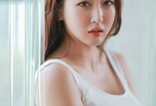 丰满美女前凸后翘性感诱人写真-爱图屋