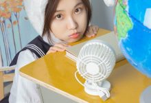 甜美俏皮美女制服写真图片-爱图屋