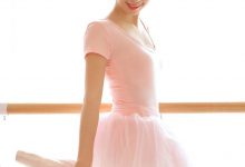 靓丽舞蹈服美女白丝长腿美女图片-爱图屋