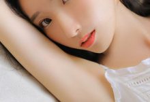 吊带美女白皙娇嫩性感写真图片-爱图屋