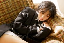 制服美女俏丽动人写真图片-爱图屋