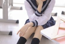 校园制服美女性感学院风诱惑美女图片-爱图屋