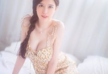 绝色美女丰满事业线性感长腿写真-爱图屋