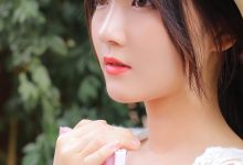 红唇美女萝莉白丝美腿性感户外写真-爱图屋
