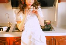 极品美女厨娘细长美腿诱惑写真-爱图屋