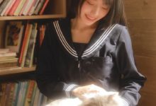 清纯美女水手服诱人写真图片-爱图屋