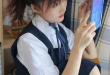 白丝美女性感制服诱惑写真-爱图屋