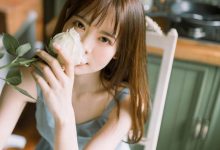 吊带裙美女复古文艺写真图片-爱图屋