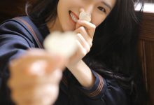 画室美女学生妹性感制服诱惑写真-爱图屋