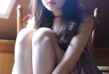 极品美女碎花连衣裙丰满性感写真-爱图屋
