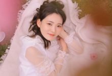 白皙养眼美女蕾丝裙气质写真图片-爱图屋