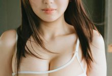 沢口愛華の写真集 清純な輝きと大人の魅力が共存する 『innocent white』-爱图屋