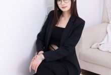 物恋传媒 No.2716 山奈-高跟鞋、短肉丝、裸足、ol制服 [140P1V-2.93GB]-爱图屋